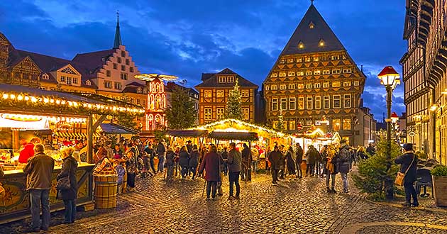 Weihnachtsmarkt-Reisen Hildesheim in Niedersachsen 2022 2023, Weihnachtszauber auf dem historischen Marktplatz.