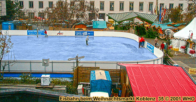Eisbahn beim Weihnachtsmarkt Koblenz Rhein 2022 2023, Koblenzer Weihnachtsmärkte in der Altstadt am Münzplatz, Am Plan, Entenpfuhl, Jesuitenplatz und Rathausplatz.