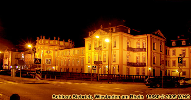 Weihnachtsmarkt-Reisen Wiesbaden Rhein 2023 2024. Wiesbadener Weihnachtsmärkte auf dem Schlossplatz in der Innenstadt.
